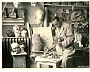 Il maestro e scultore Sartori, nello studio dell'istituto selvatico nel 1953